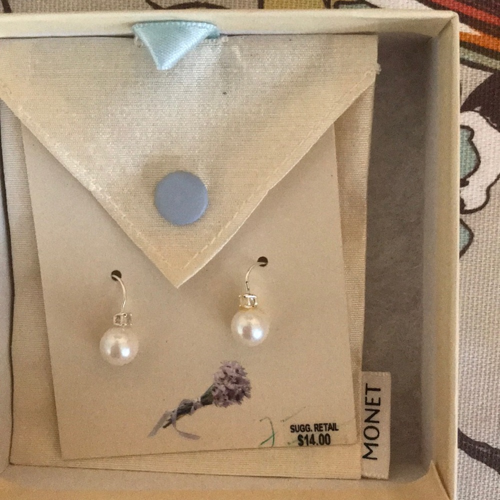 Never worn fake pearl earrings